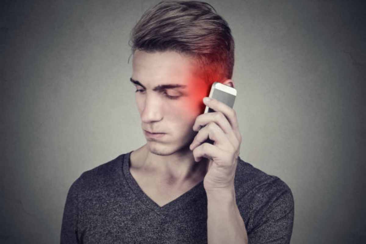 Tumori al cervello e uso dei cellulari, la posizione dell'OMS