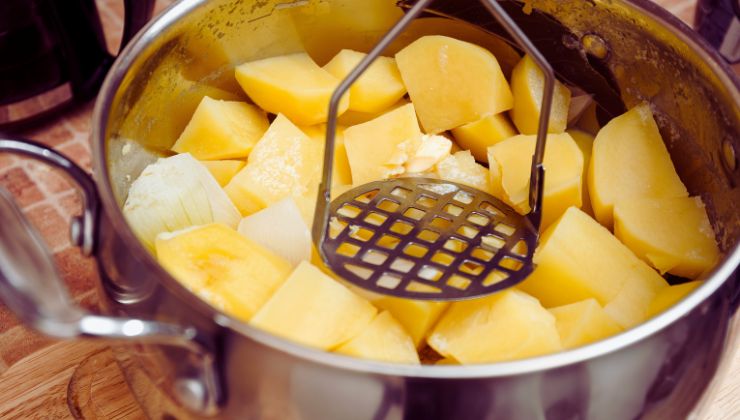 Con 3 patate e mezza cipolla stasera fai mangiare tutta la famiglia