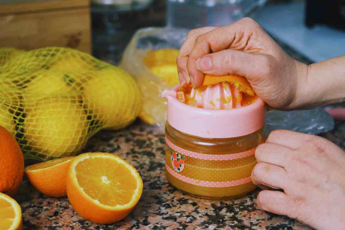 con il succo dell'arancia vien fuori una buonissima crema