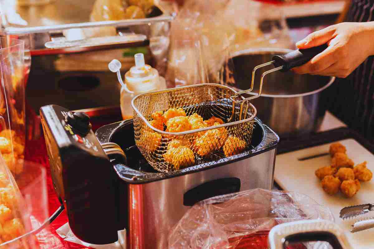 togliere la puzza di fritto