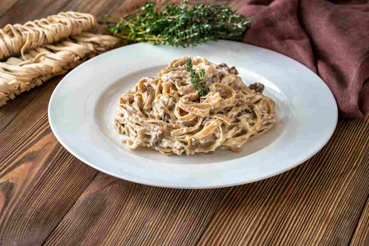 tagliatelle funghi e panna ricetta